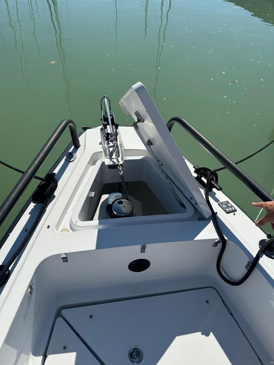 Axopar 28 Cabin