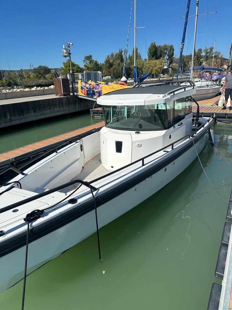 Axopar 28 Cabin