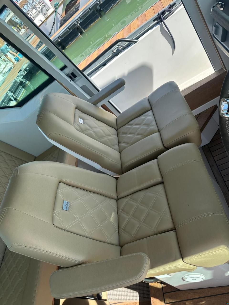 Axopar 28 Cabin