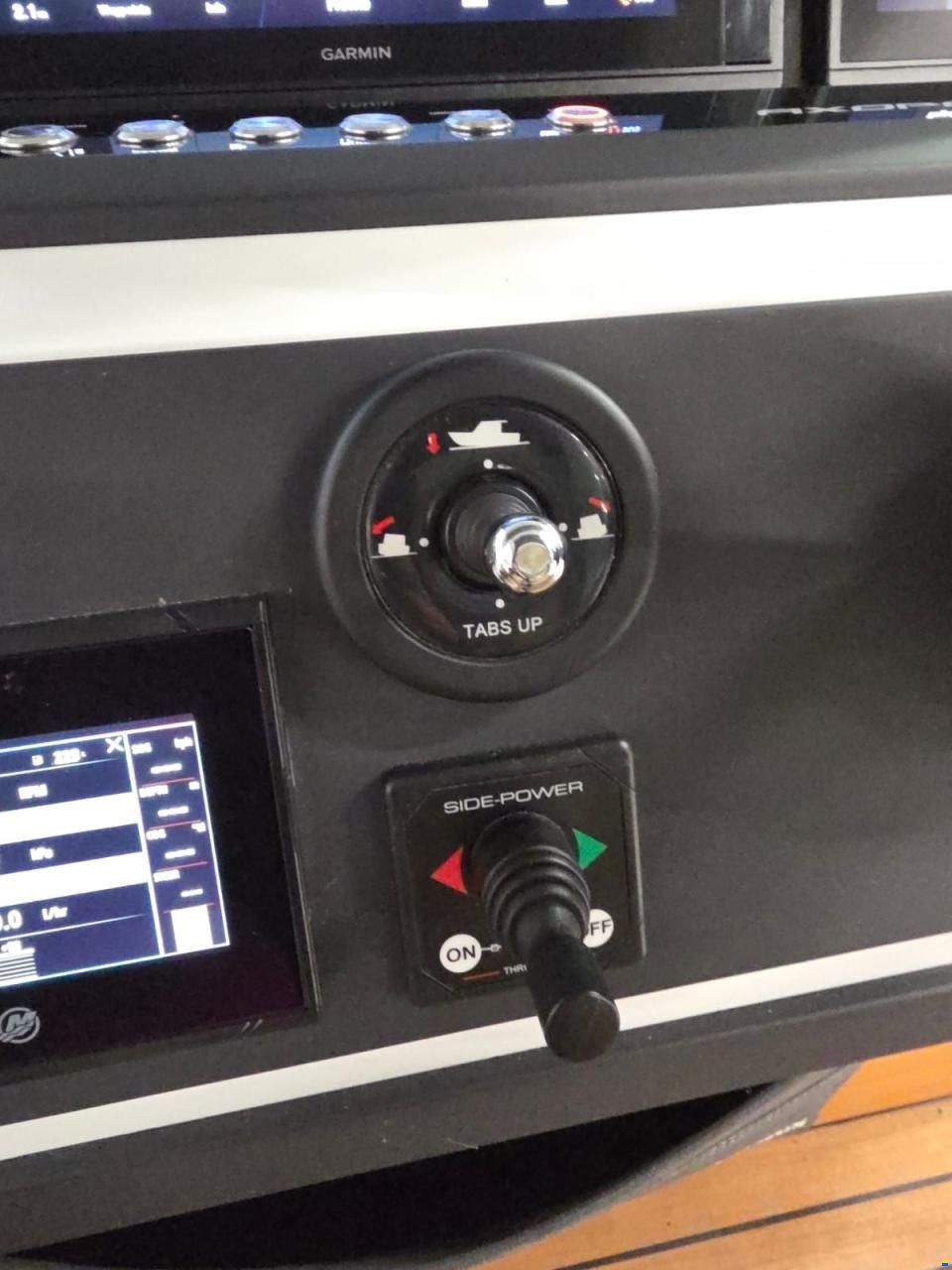 Axopar 28 Cabin