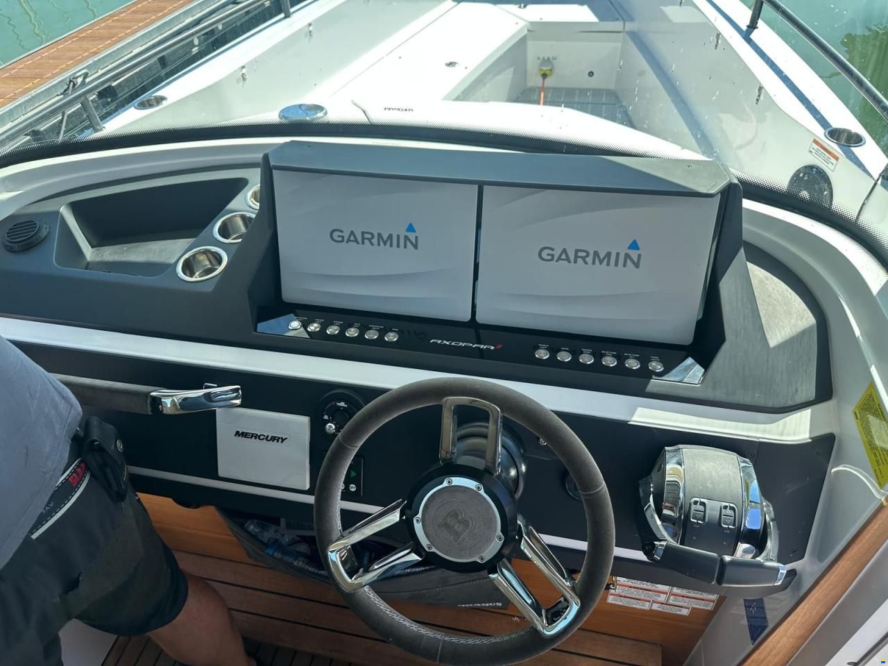 Axopar 28 Cabin