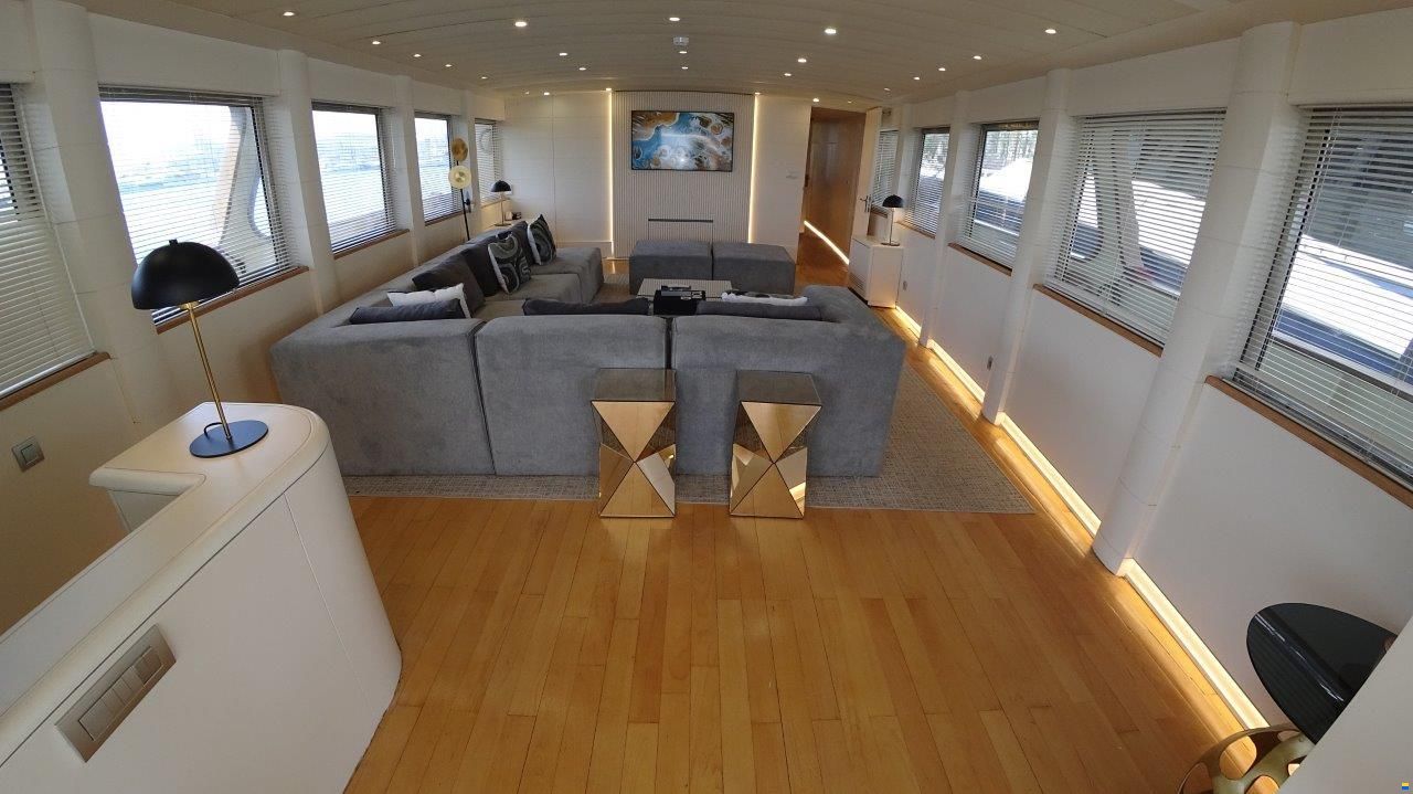 Custom Steel Gentlemen Yacht