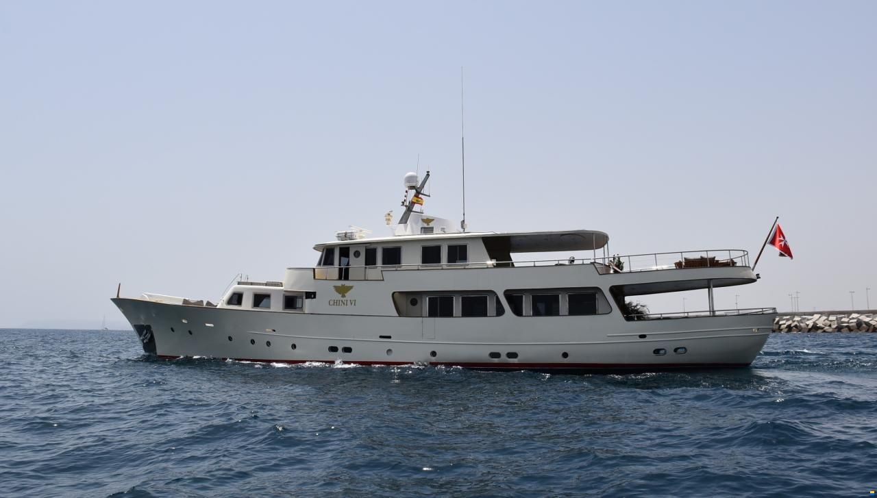 Custom Steel Gentlemen Yacht