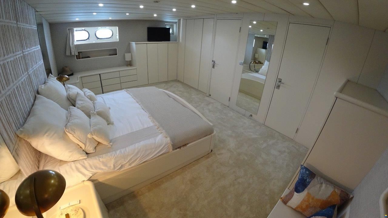 Custom Steel Gentlemen Yacht