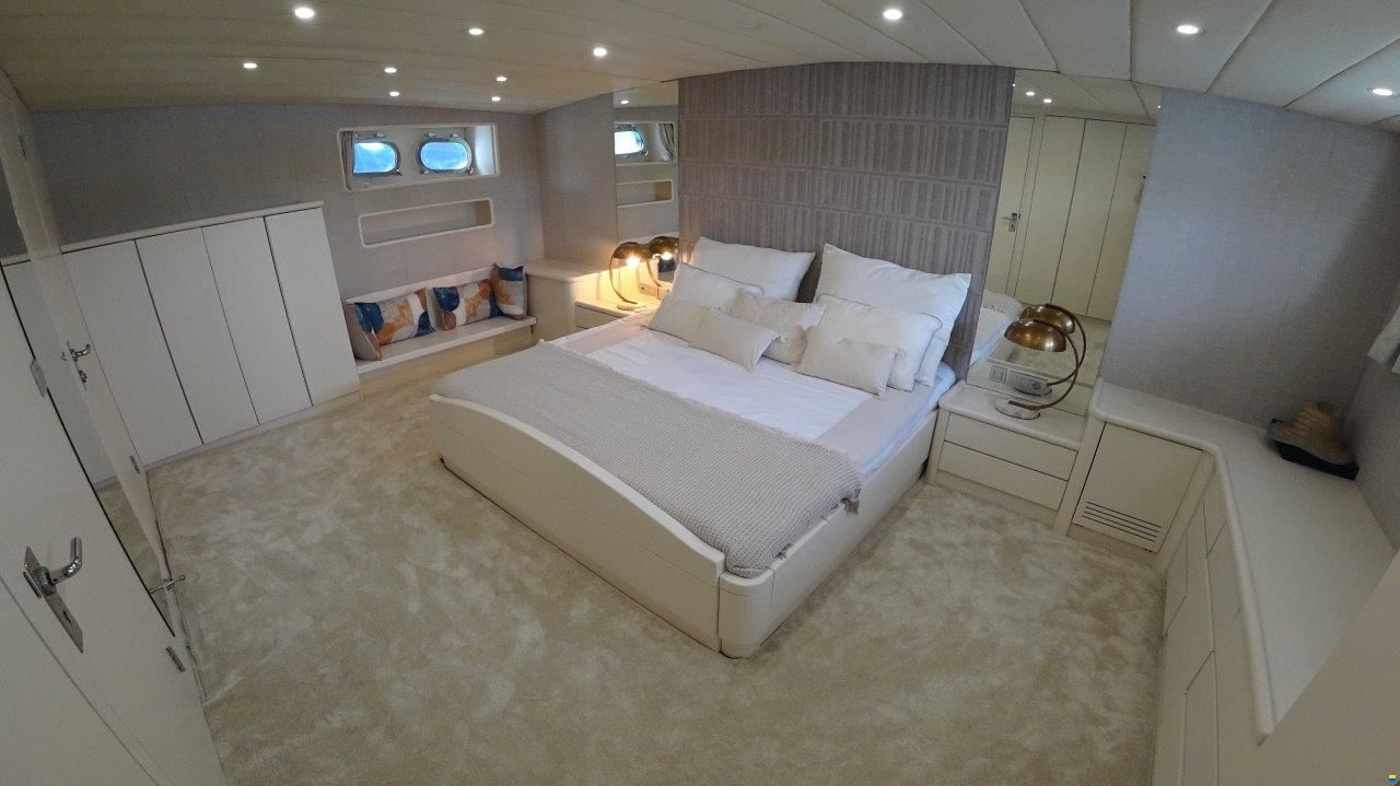 Custom Steel Gentlemen Yacht