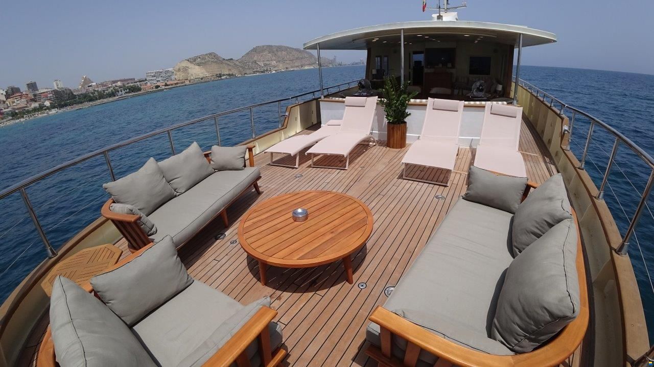 Custom Steel Gentlemen Yacht