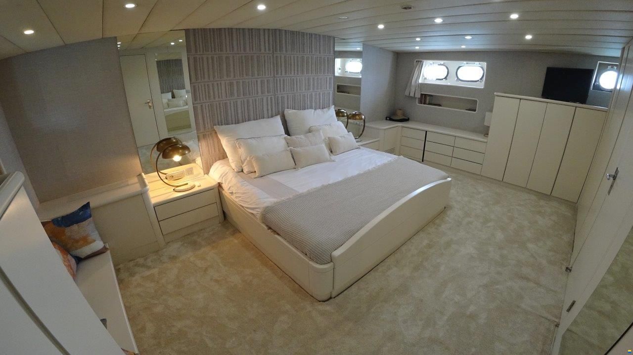Custom Steel Gentlemen Yacht