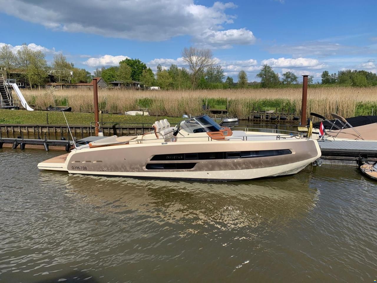 Invictus 370GT