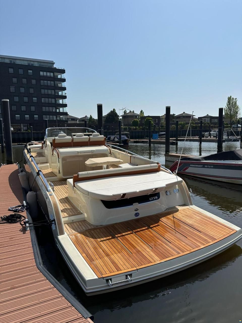 Invictus 370GT