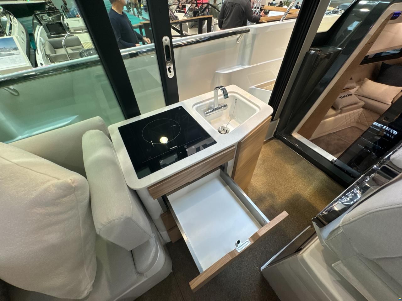 Yamarin AURA Cabin 34