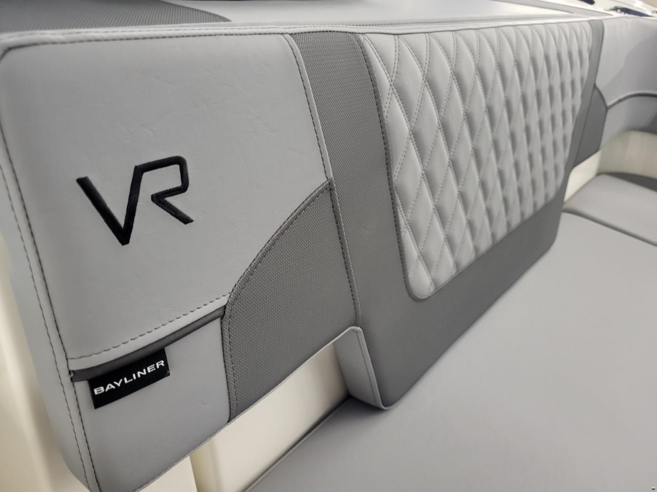 Bayliner VR5 Outboard