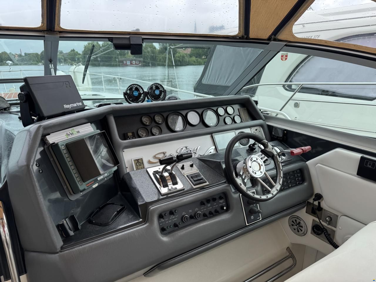 Sea Ray 350 Sundancer