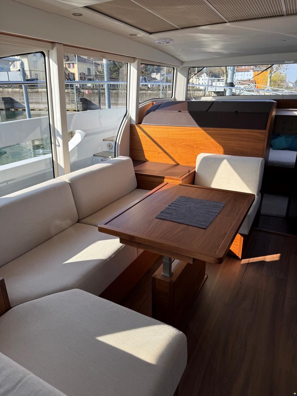 Jetten Beach 45