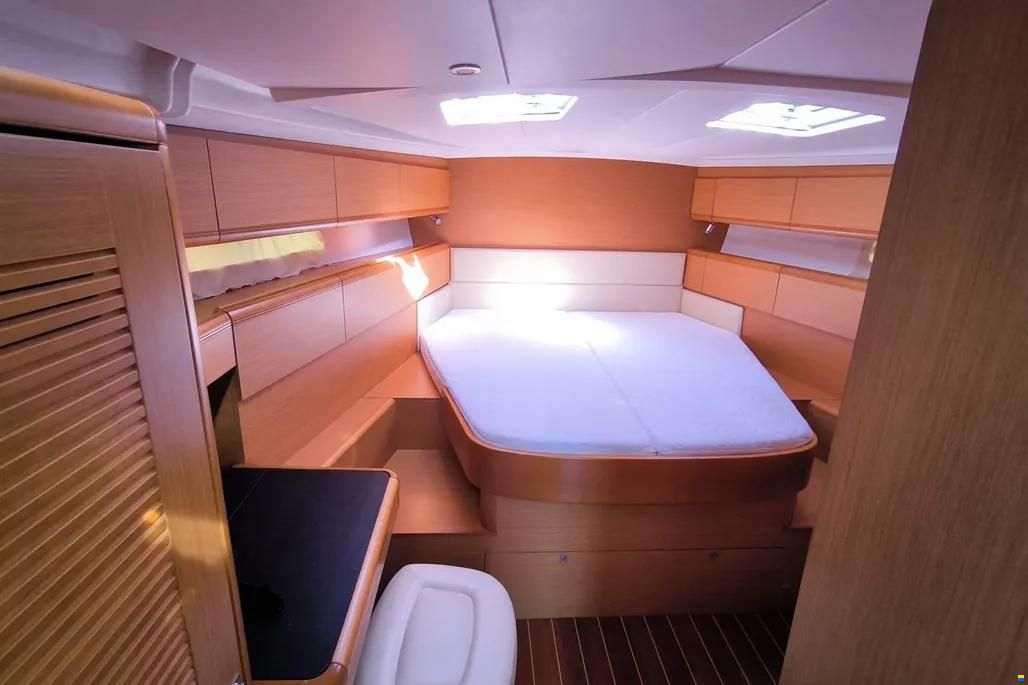 Jeanneau Yacht 53