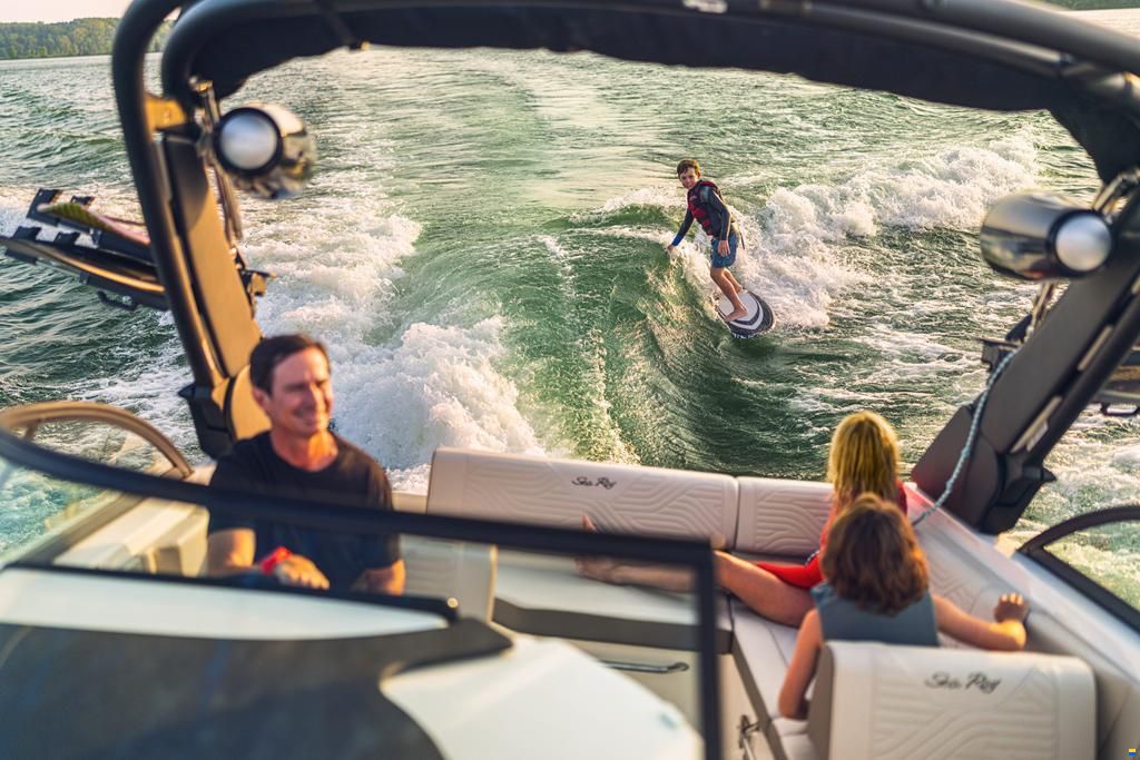 Sea Ray SDX 230 Surf