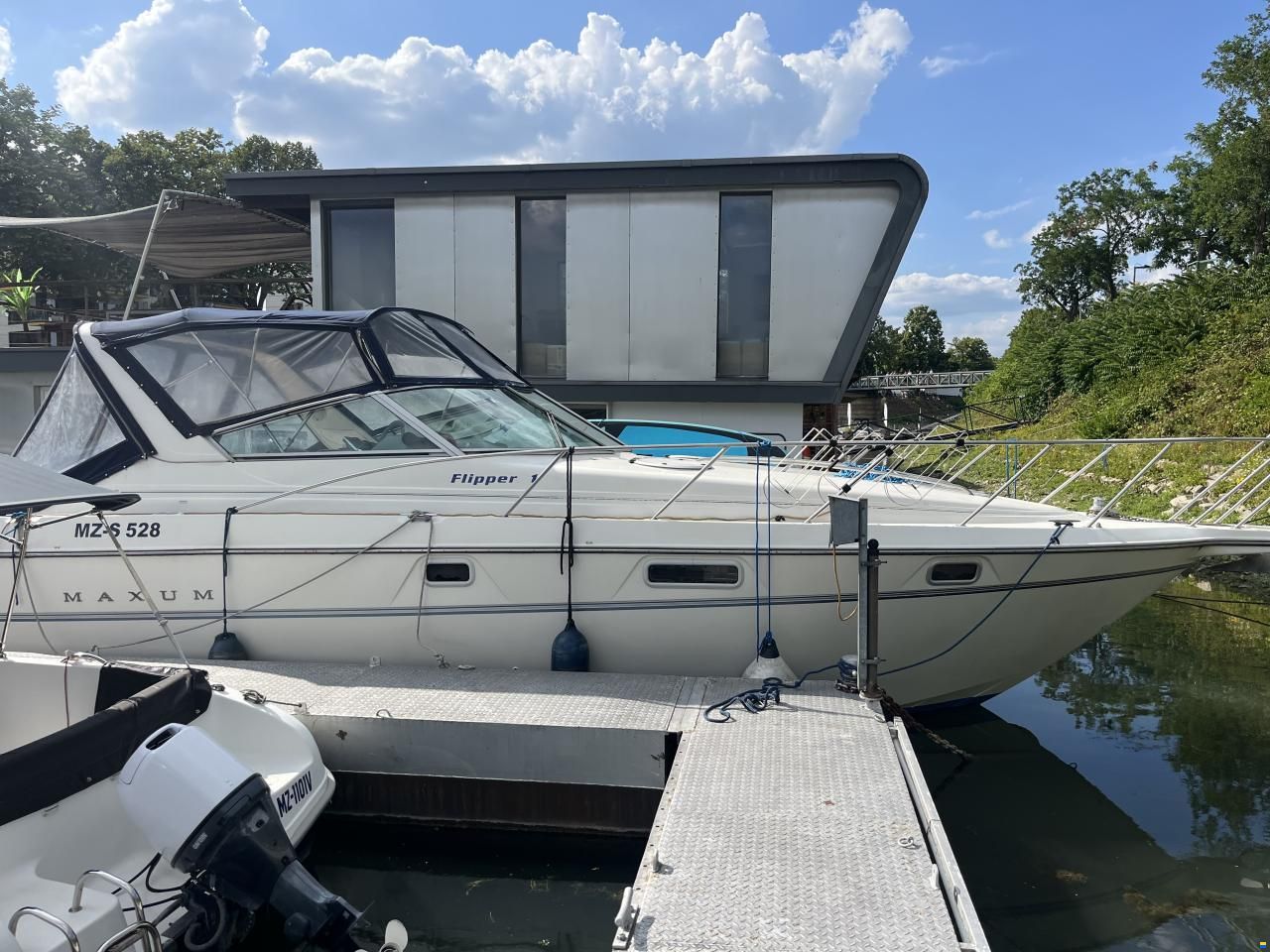 Maxum 3200 SCR