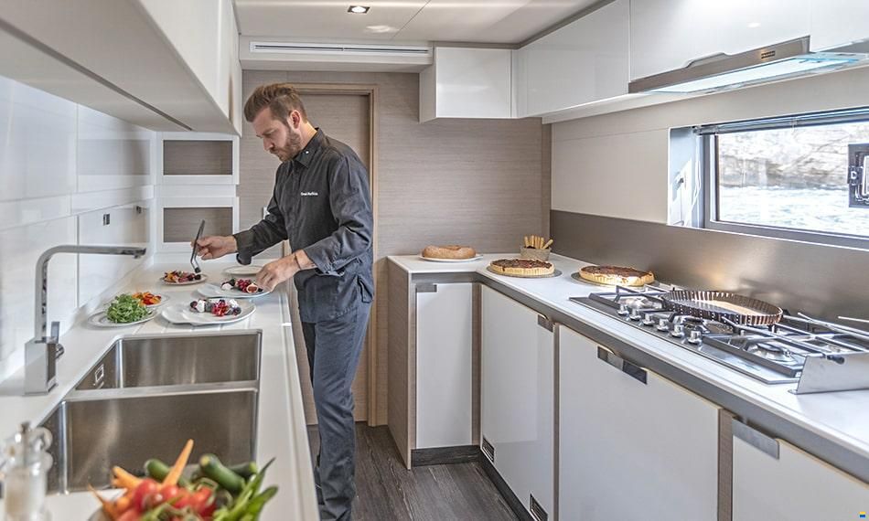 Fountaine Pajot SAMANA 59 Yacht Management