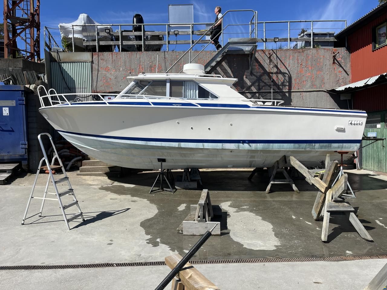 Bertram 28 HT