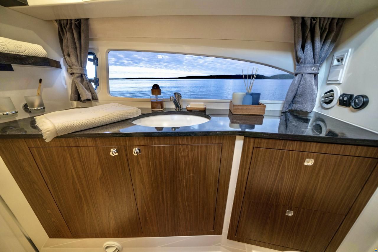 Marex 330 SCA