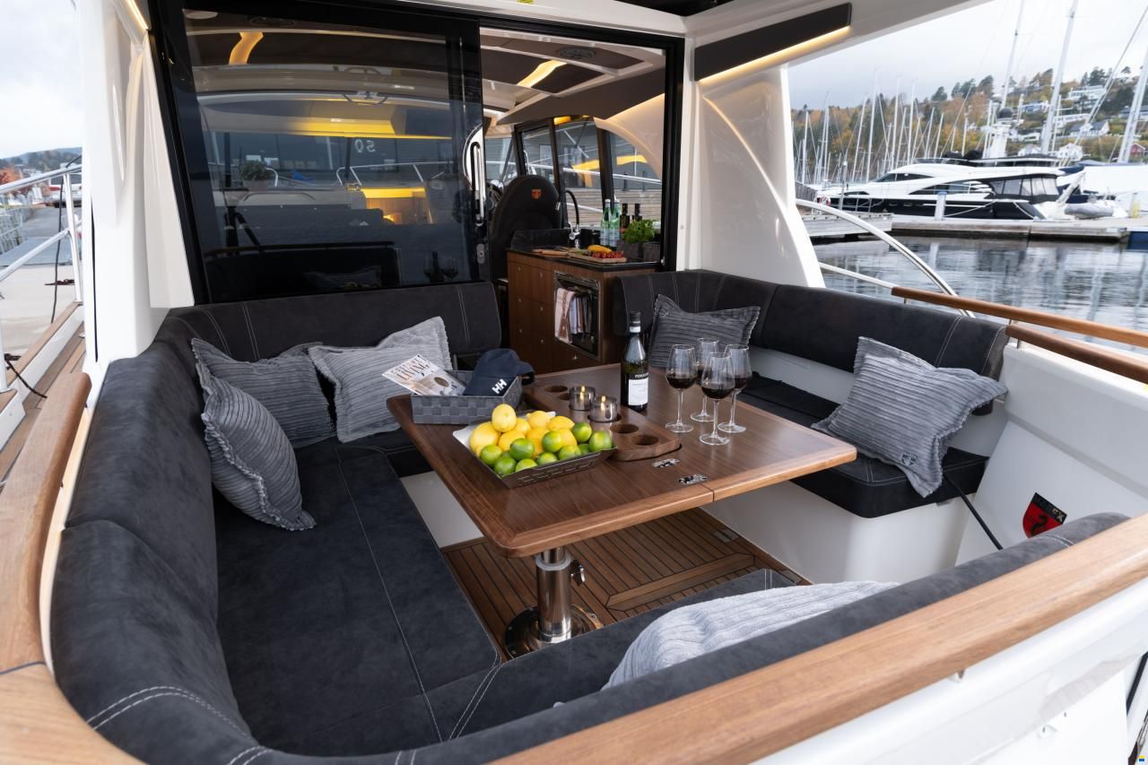 Marex 330 SCA