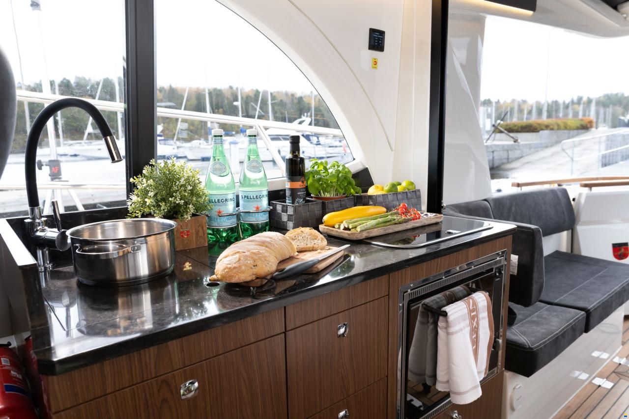 Marex 330 SCA