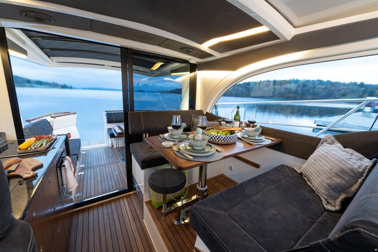 Marex 330 SCA