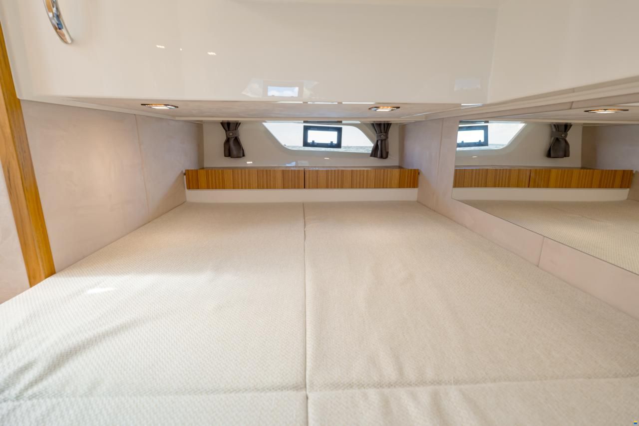 Marex 330 SCA