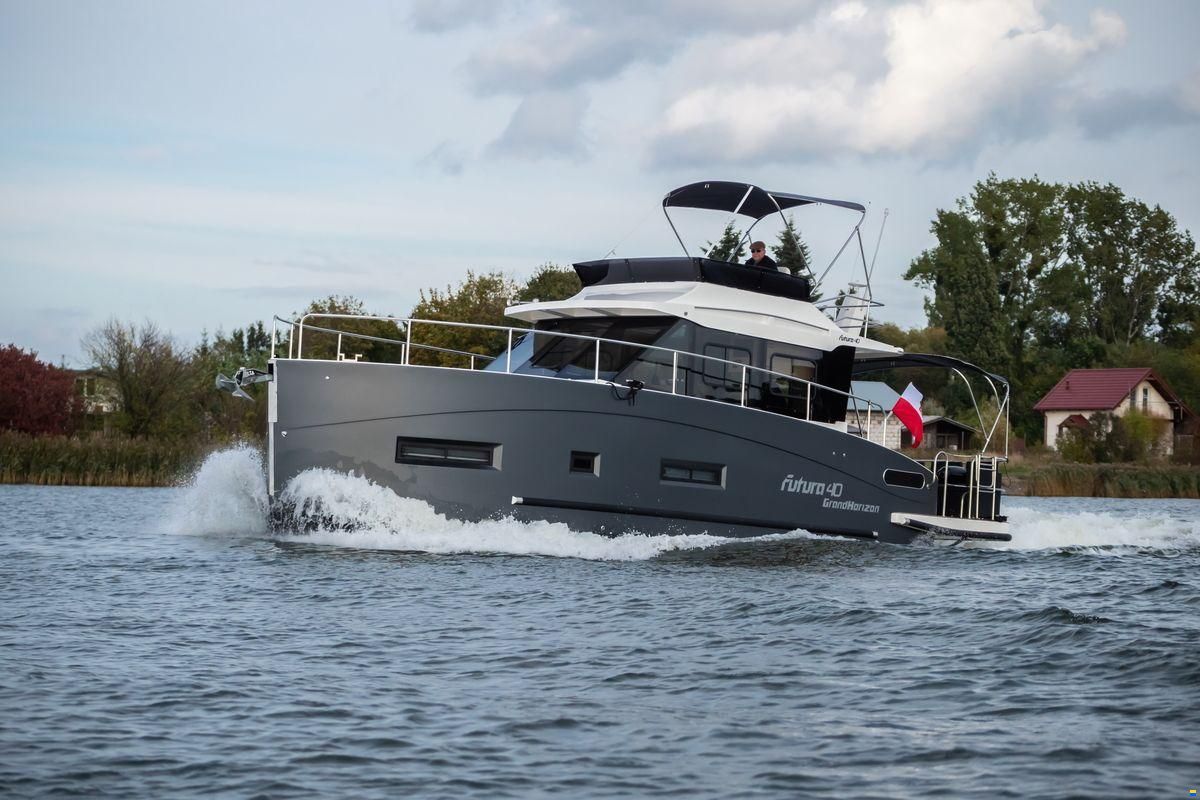 Cobra Futura 40 Grand Horizon