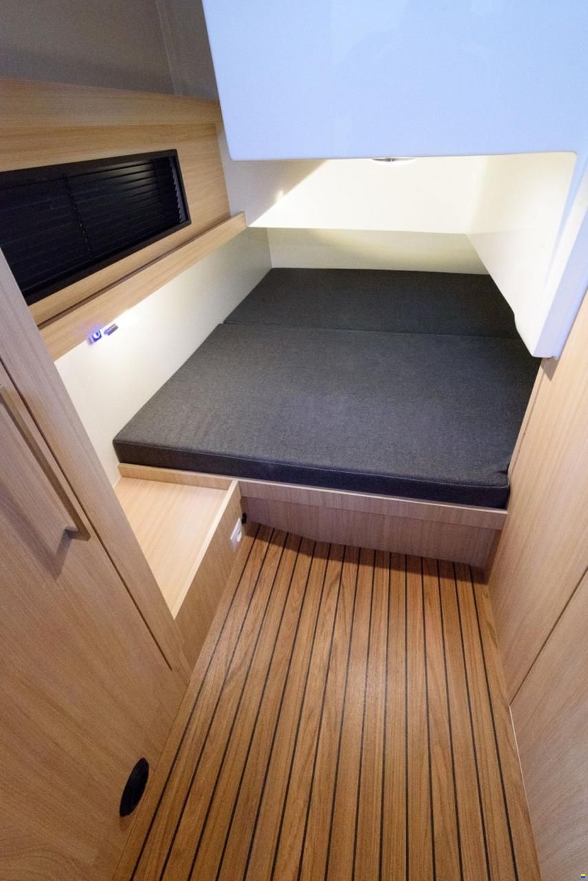 Cobra Futura 40 Grand Horizon