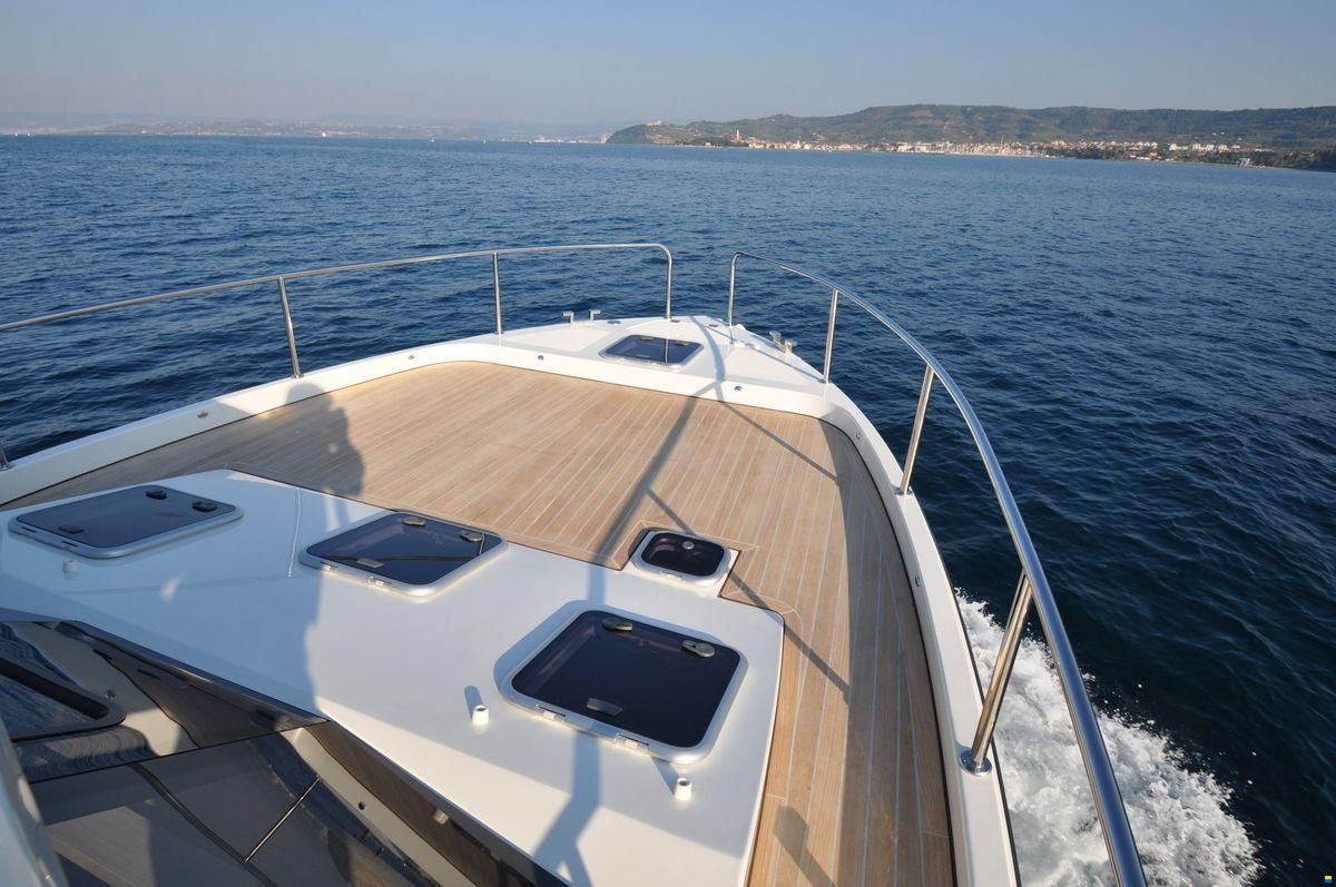 Cobra Futura 40 Grand Horizon