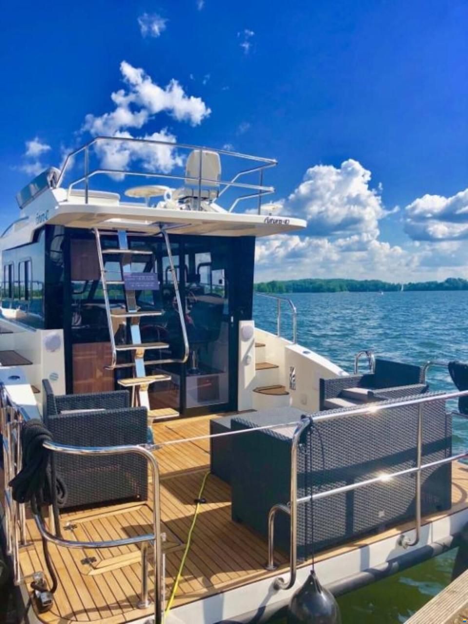 Cobra Futura 40 Grand Horizon