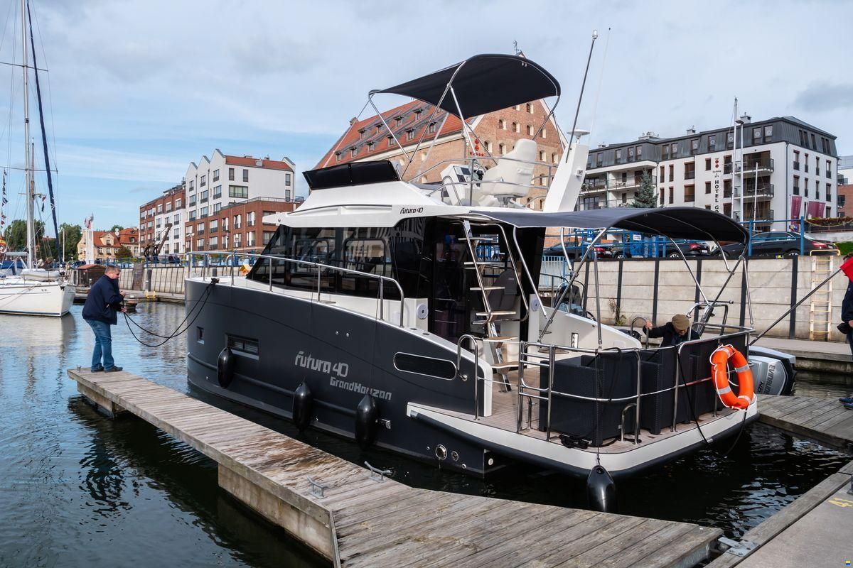 Cobra Futura 40 Grand Horizon