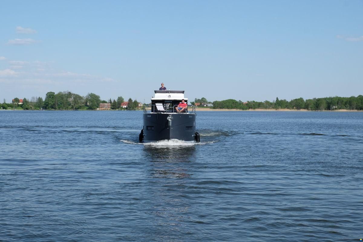 Cobra Futura 40 Grand Horizon