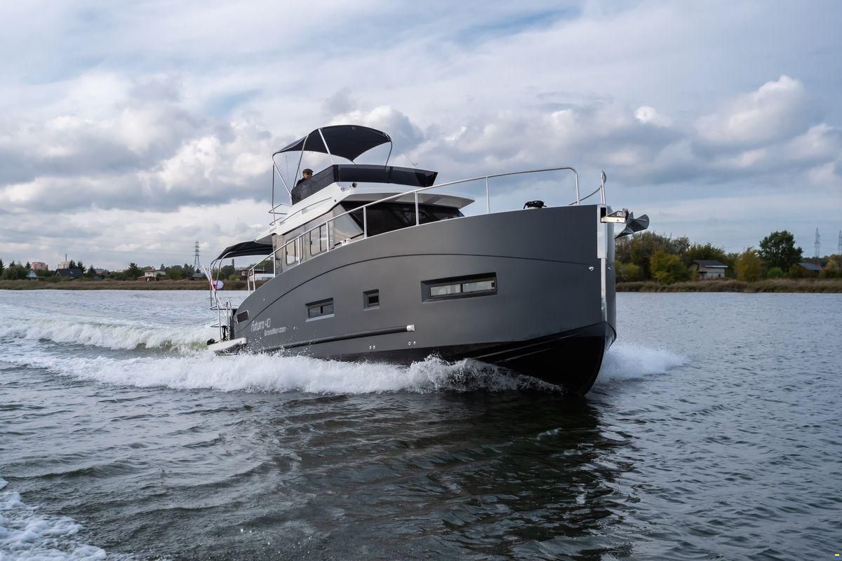 Cobra Futura 40 Grand Horizon