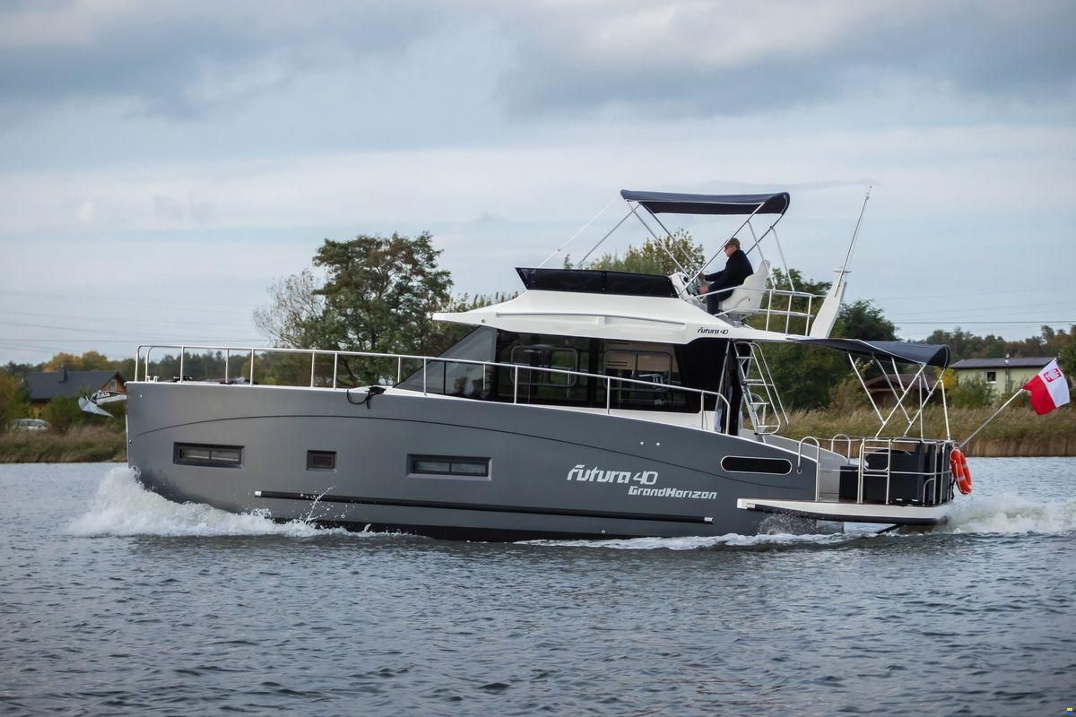 Cobra Futura 40 Grand Horizon