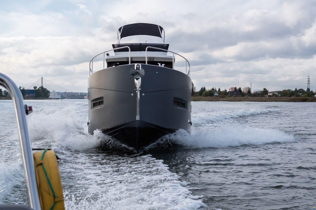 Cobra Futura 40 Grand Horizon