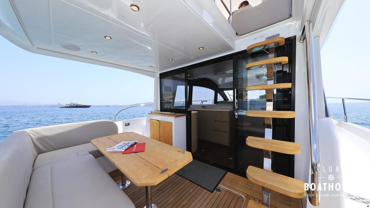 Sealine F430