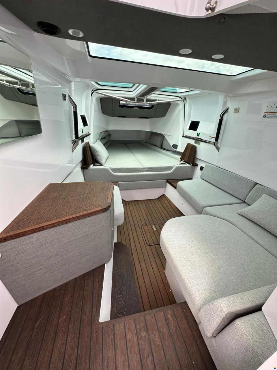 Axopar 37 Cross Cabin