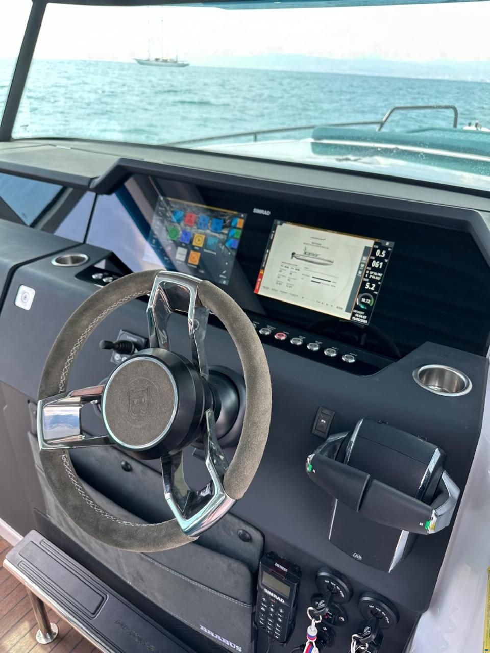 Axopar 37 Cross Cabin