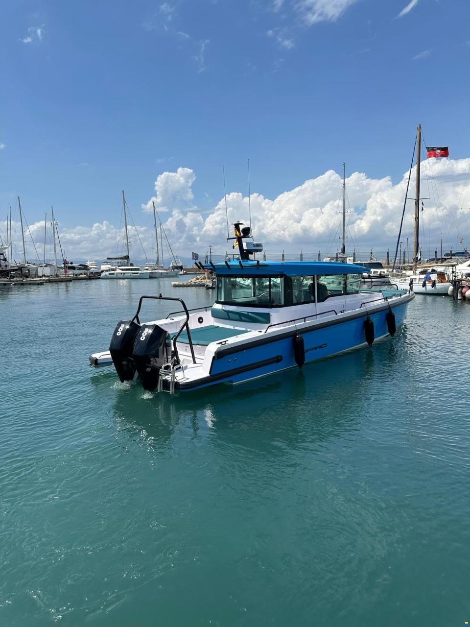 Axopar 37 Cross Cabin