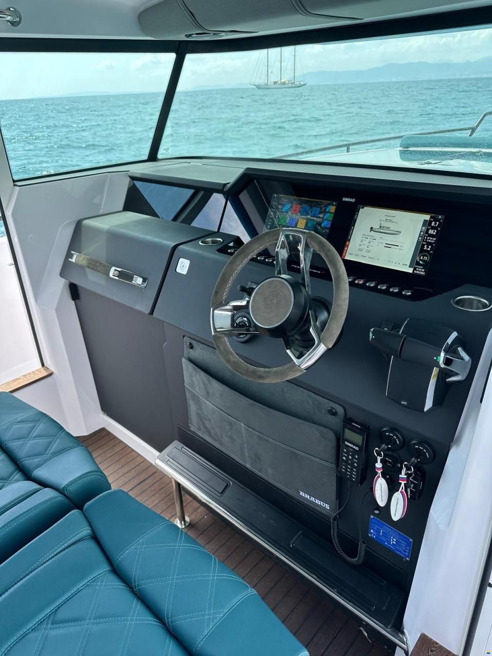 Axopar 37 Cross Cabin