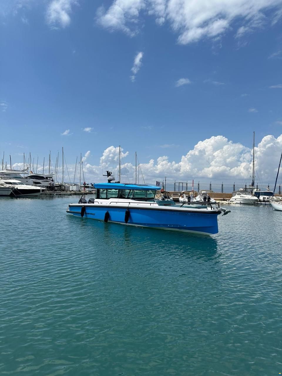 Axopar 37 Cross Cabin