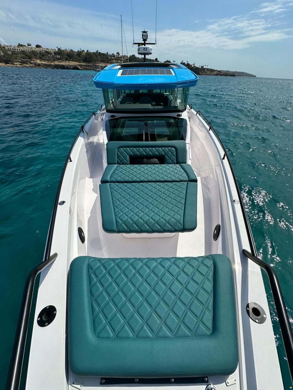 Axopar 37 Cross Cabin
