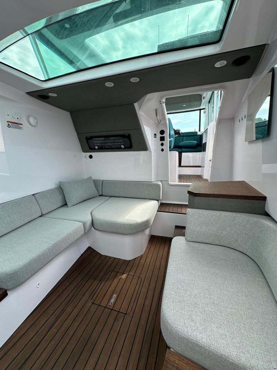 Axopar 37 Cross Cabin