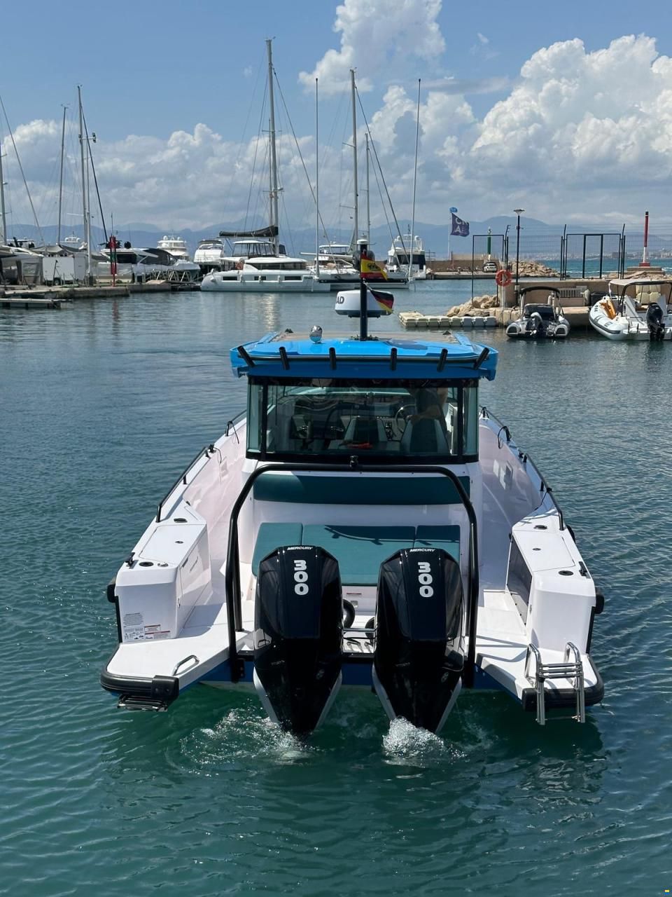 Axopar 37 Cross Cabin