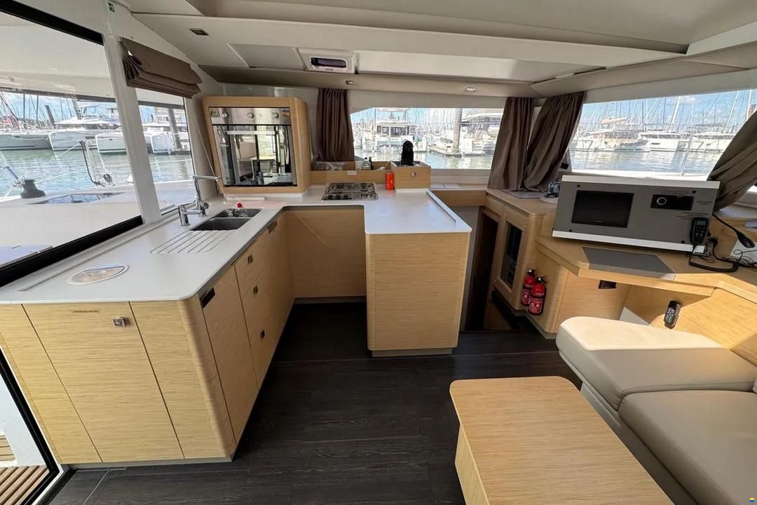 Fountaine Pajot Astrea 42
