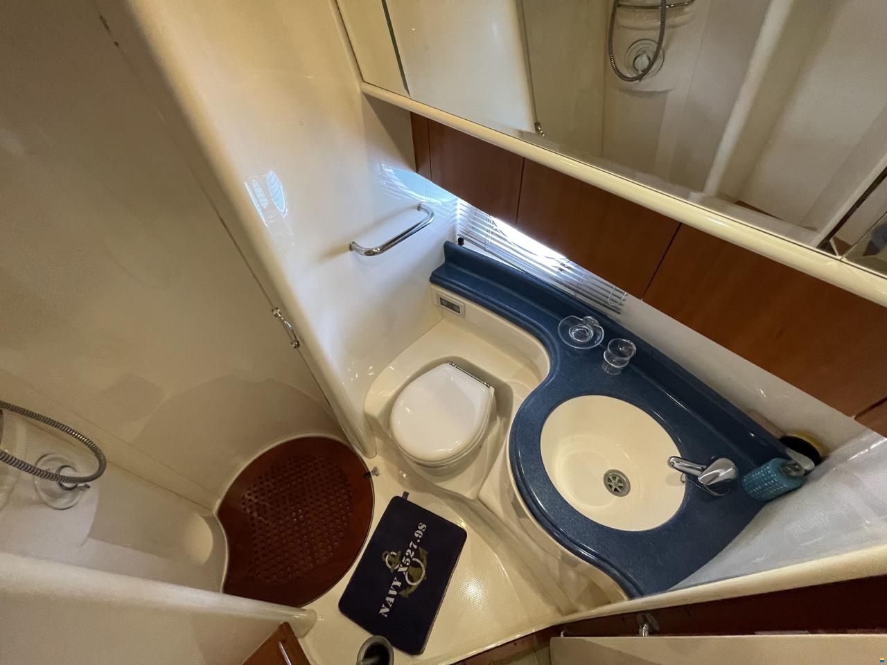 Azimut 46