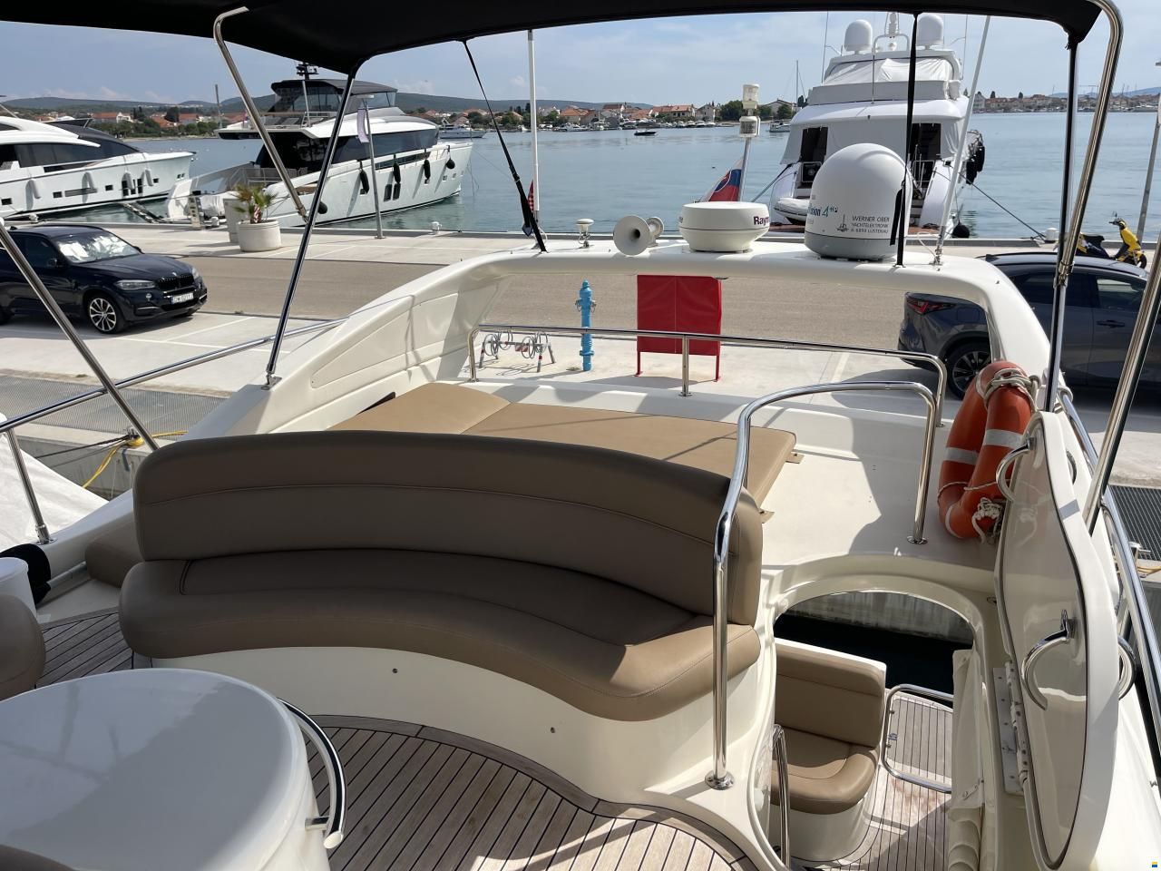 Azimut 46