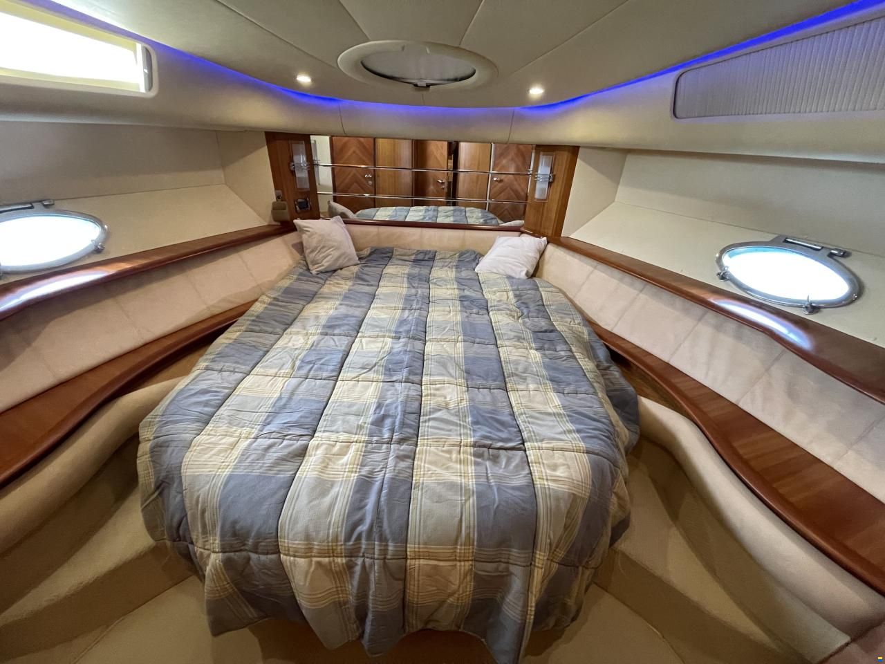 Azimut 46
