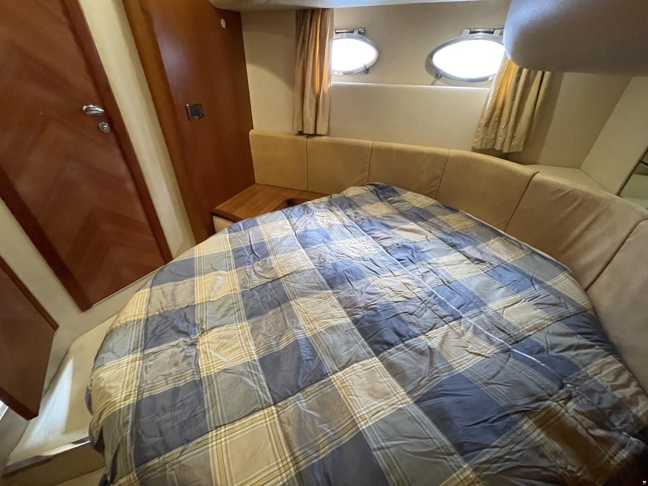 Azimut 46